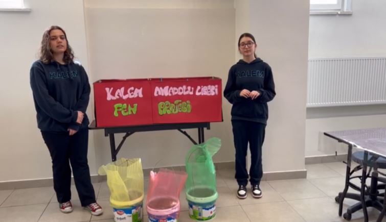 KALEM VAKFI ÖZEL ÇAMLICA ANADOLU LİSESİ GENÇLERİ ORGANİK GÜBRE YAPIMINDA 