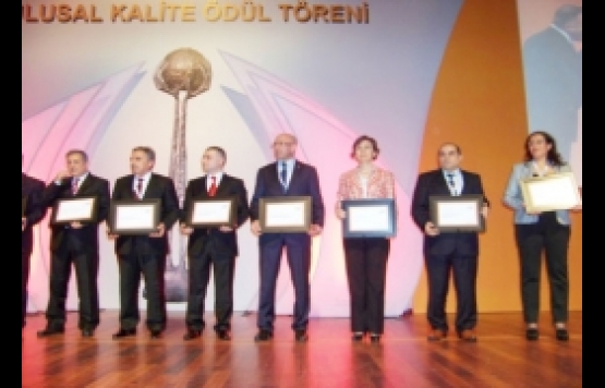 Bağcılar Tiryaki Hasan Paşa İlköğretim Okulu mükemellikte yetkinlik belgesi aldı