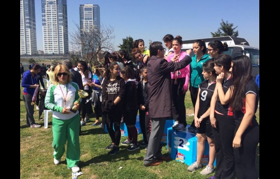 Zeytinburnu İMKB Kız Teknik ve Anadolu Mesleki Eğitim Lisesi İLÇE BİRİNCİSİ