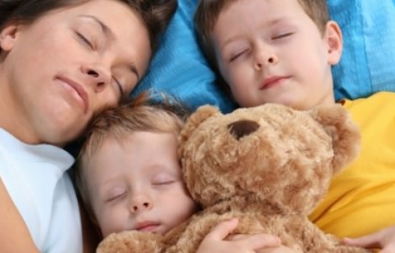 Çocuğunuz hâlâ yanınızda mı uyuyorsa dikkat!