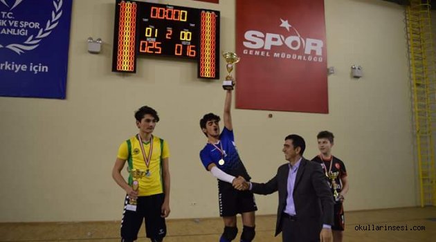 Çatalca Kestanelik Çok Programlı Anadolu Lisesi Erkek Voleybol Takımı İlçe Birincisi Oldu.