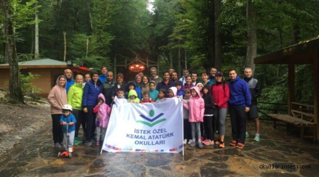 İstek Okulları öğrencileri sağlık için yağmurlu havada 6 km yürüdü