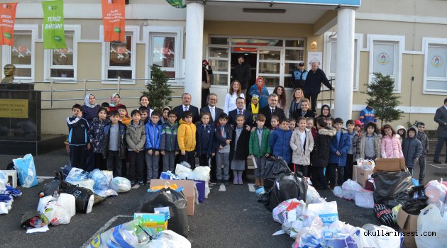 Öğrenciler Evlerinden Ve Sokaklardan 2 Ton Atık Topladı