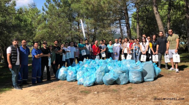 Öğrenciler ormanı temizledi